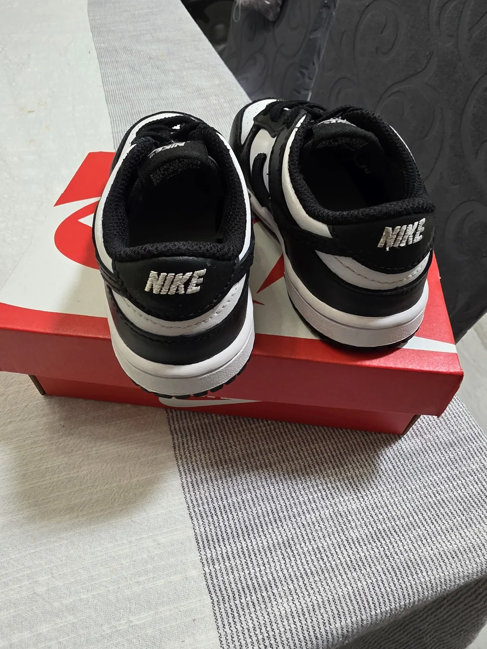 Nike Kids Black & White Low-Top Sneakers